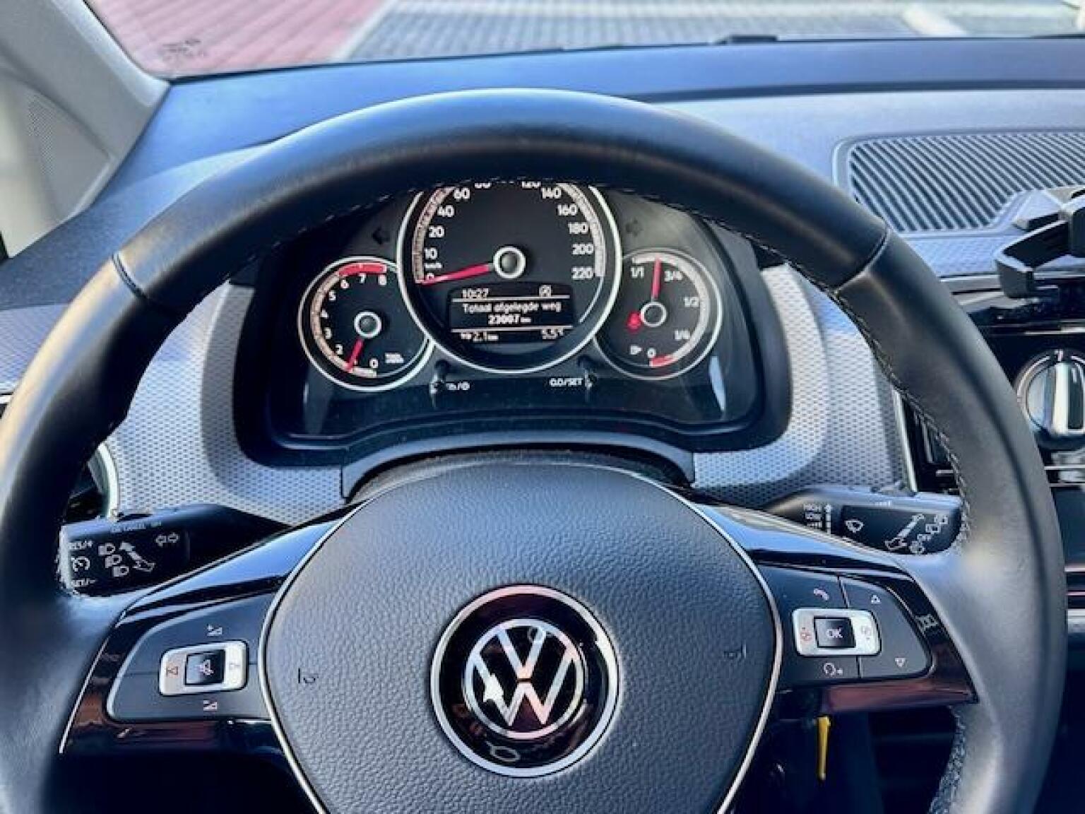 Volkswagen-up!-12